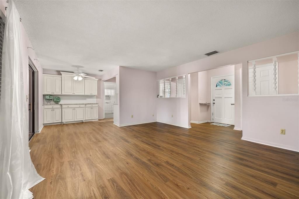 На продажу: $269,900 (3 спален, 2 ванн, 1316 Квадратных фут)