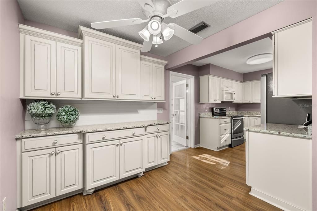 На продажу: $269,900 (3 спален, 2 ванн, 1316 Квадратных фут)