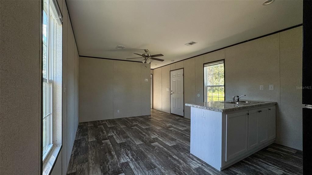 En Venta: $228,000 (2 camas, 2 baños, 1048 Pies cuadrados)