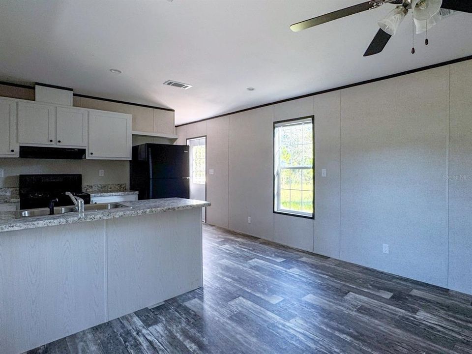 En Venta: $228,000 (2 camas, 2 baños, 1048 Pies cuadrados)