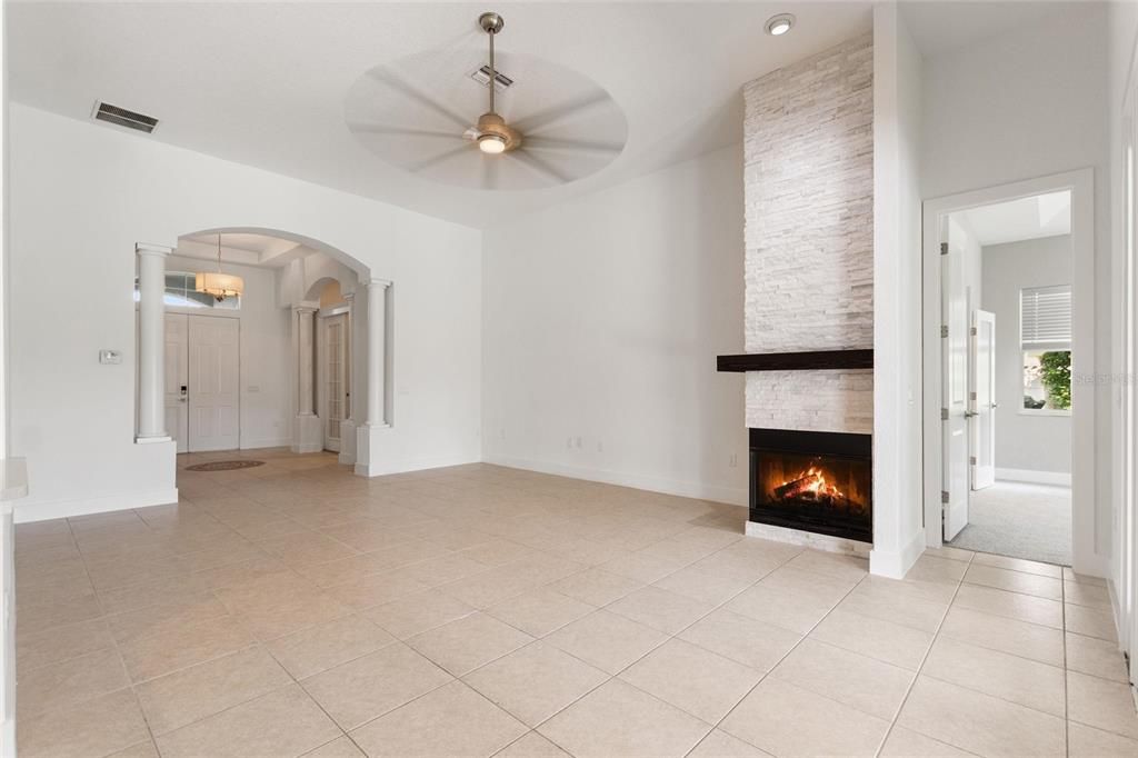 合同活跃: $595,000 (4 贝兹, 3 浴室, 2815 平方英尺)