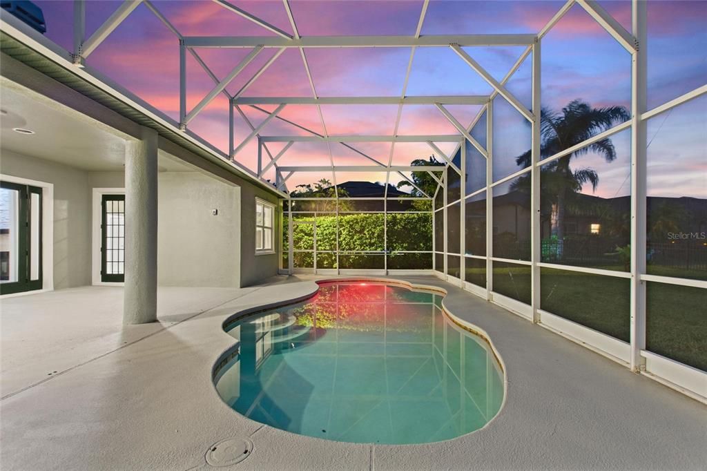 合同活跃: $595,000 (4 贝兹, 3 浴室, 2815 平方英尺)