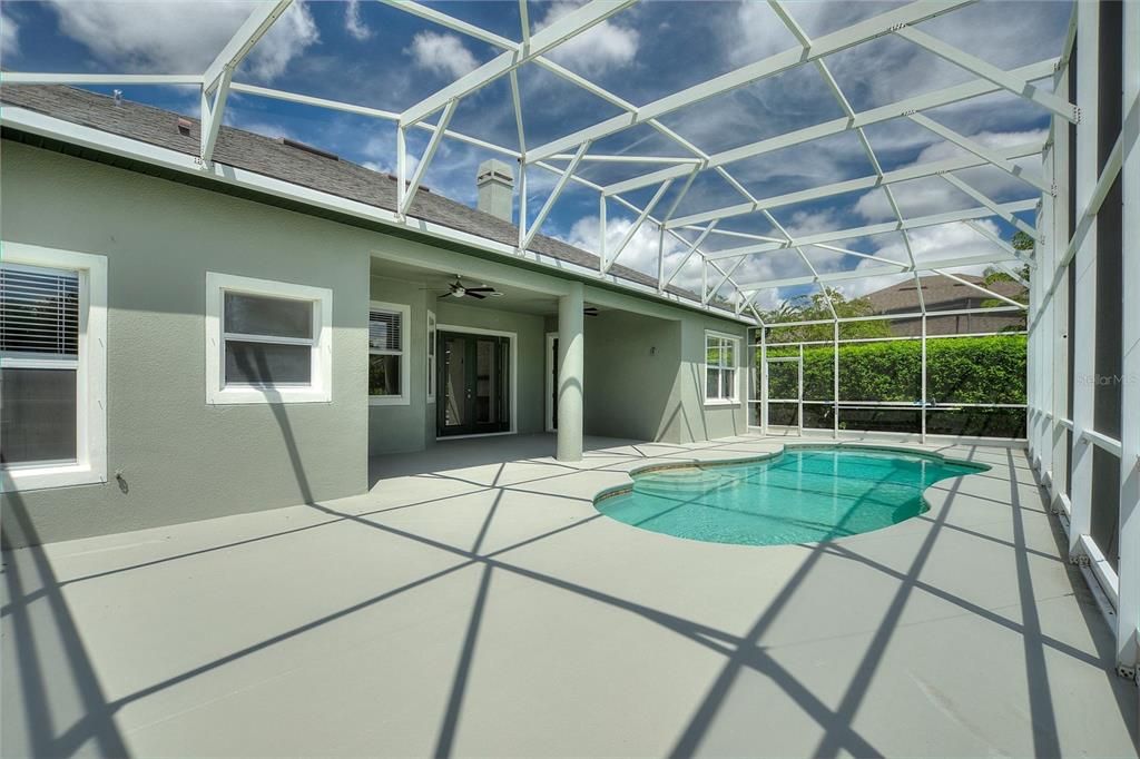 合同活跃: $595,000 (4 贝兹, 3 浴室, 2815 平方英尺)