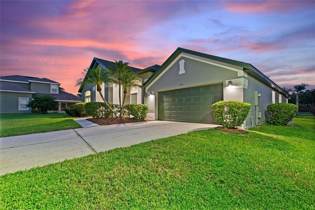 合同活跃: $595,000 (4 贝兹, 3 浴室, 2815 平方英尺)