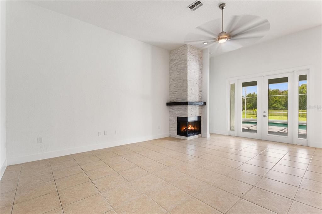 合同活跃: $595,000 (4 贝兹, 3 浴室, 2815 平方英尺)