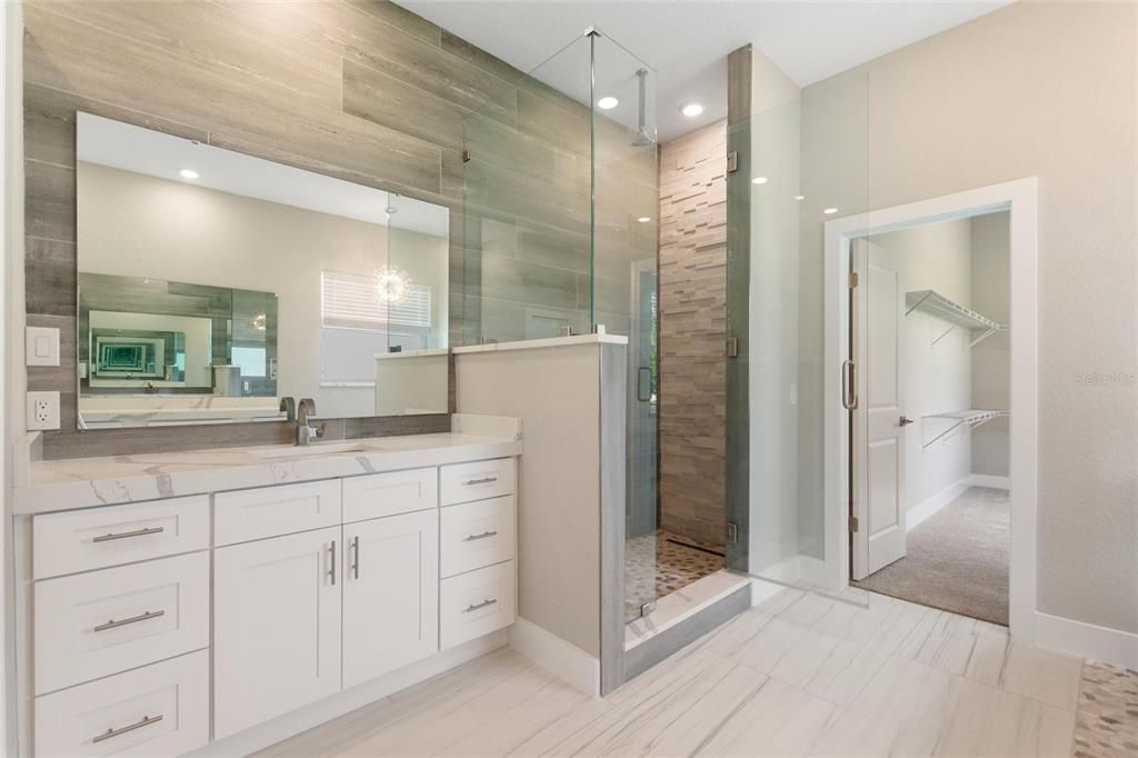 合同活跃: $595,000 (4 贝兹, 3 浴室, 2815 平方英尺)