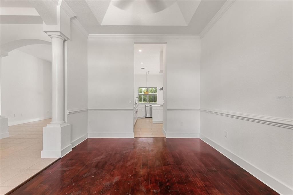 合同活跃: $595,000 (4 贝兹, 3 浴室, 2815 平方英尺)