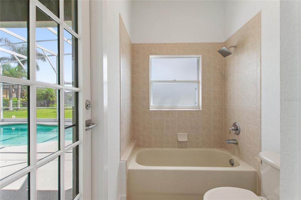 合同活跃: $595,000 (4 贝兹, 3 浴室, 2815 平方英尺)