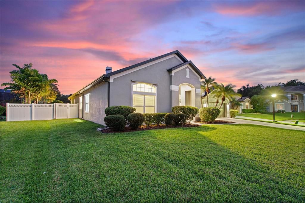 合同活跃: $595,000 (4 贝兹, 3 浴室, 2815 平方英尺)