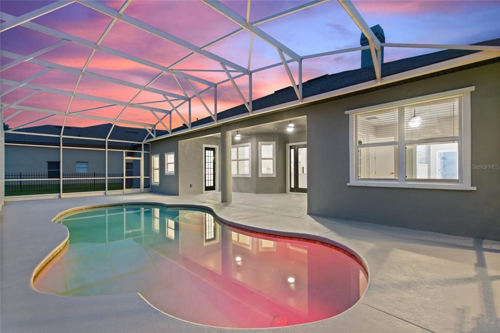 合同活跃: $595,000 (4 贝兹, 3 浴室, 2815 平方英尺)