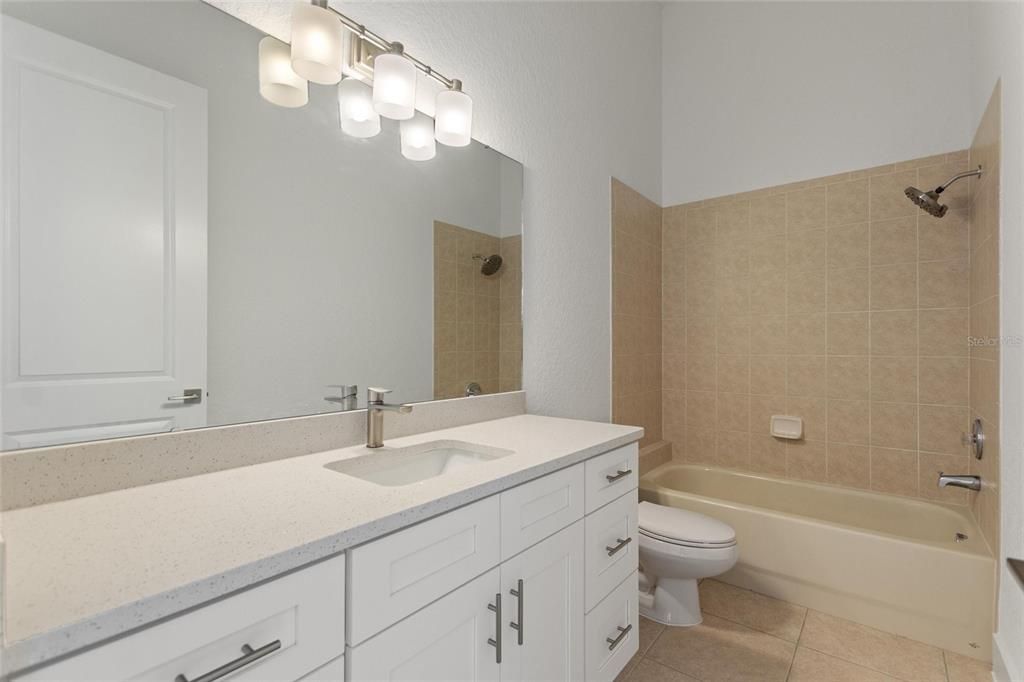 合同活跃: $595,000 (4 贝兹, 3 浴室, 2815 平方英尺)