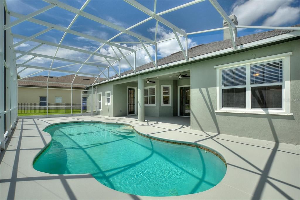 合同活跃: $595,000 (4 贝兹, 3 浴室, 2815 平方英尺)