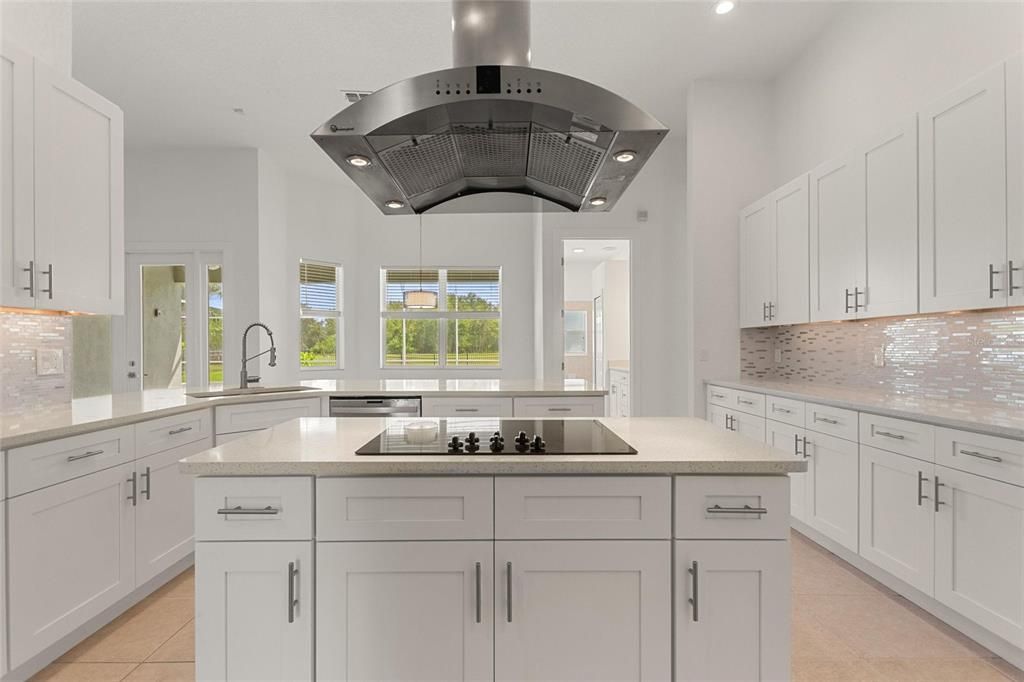 合同活跃: $595,000 (4 贝兹, 3 浴室, 2815 平方英尺)