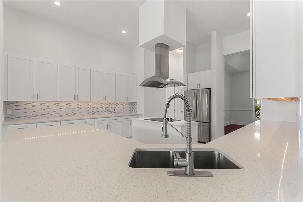 合同活跃: $595,000 (4 贝兹, 3 浴室, 2815 平方英尺)