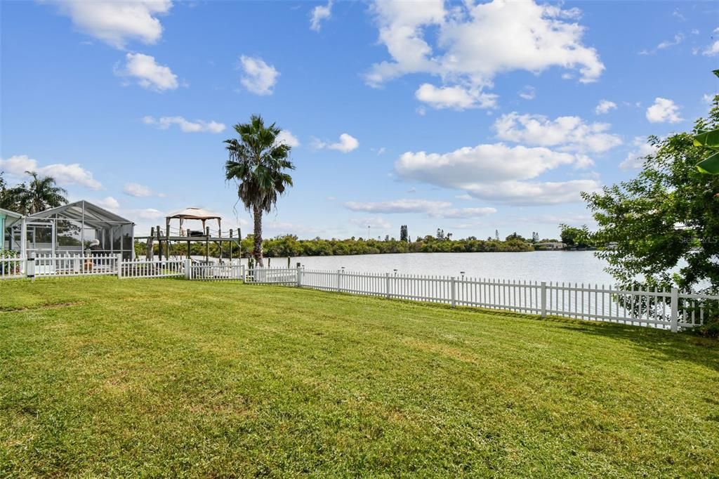 For Sale: $375,000 (2 beds, 2 baths, 1126 Square Feet)