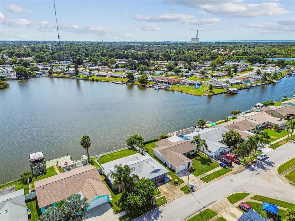 For Sale: $375,000 (2 beds, 2 baths, 1126 Square Feet)