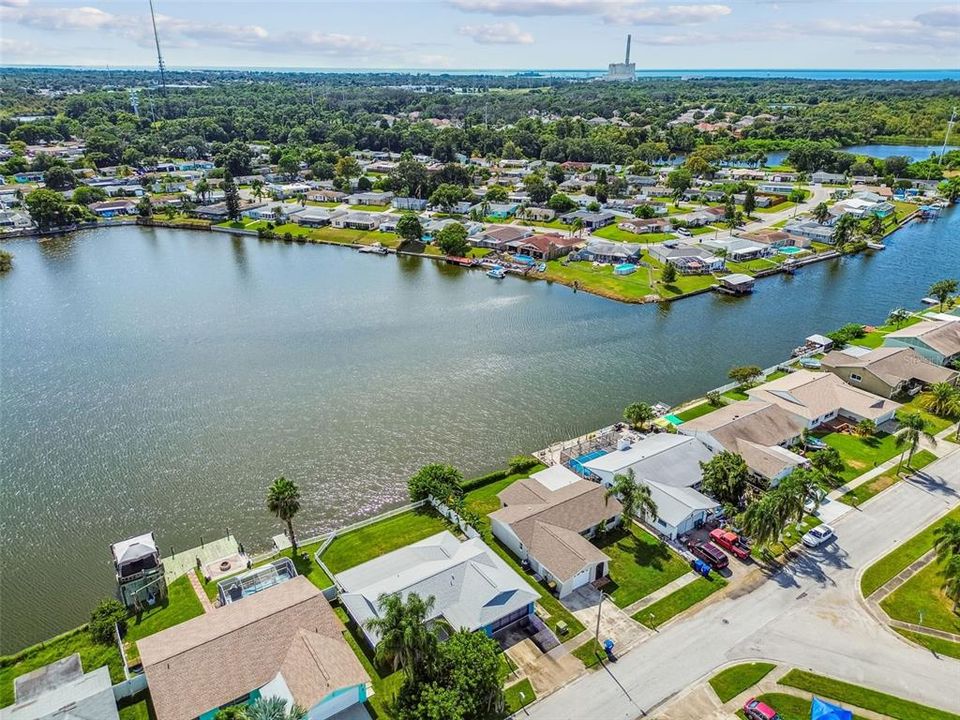 For Sale: $375,000 (2 beds, 2 baths, 1126 Square Feet)