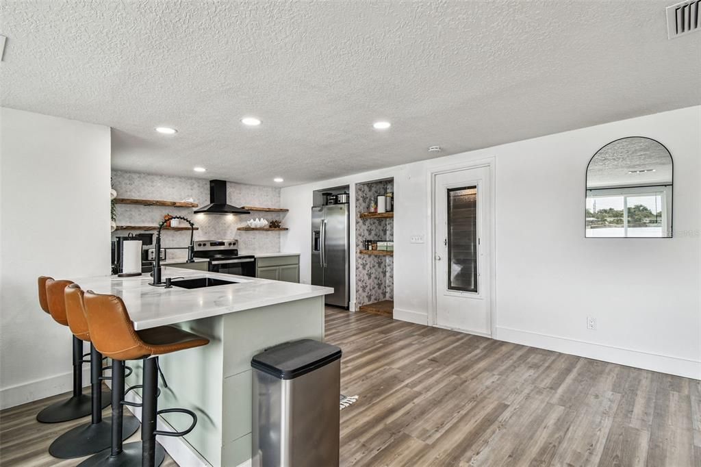 For Sale: $375,000 (2 beds, 2 baths, 1126 Square Feet)