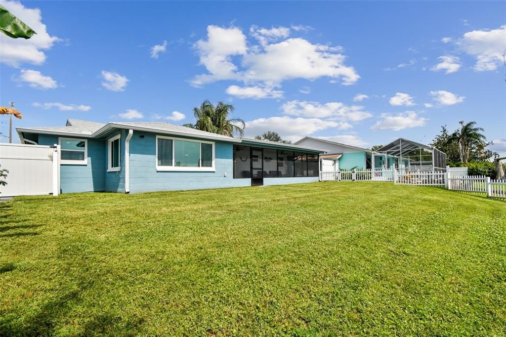 For Sale: $375,000 (2 beds, 2 baths, 1126 Square Feet)