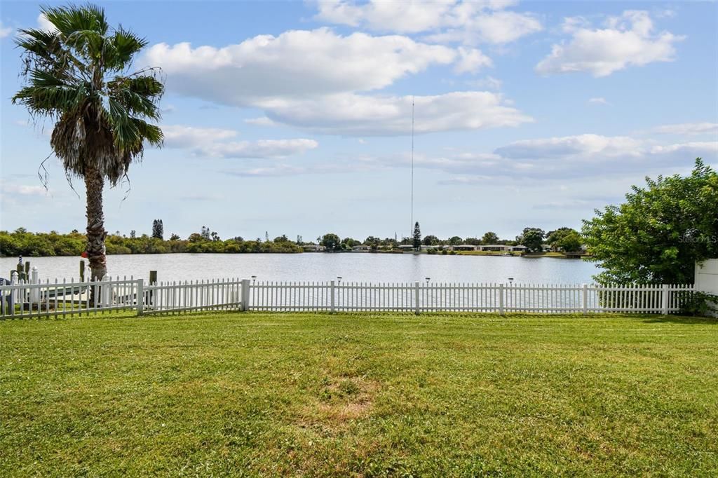 For Sale: $375,000 (2 beds, 2 baths, 1126 Square Feet)