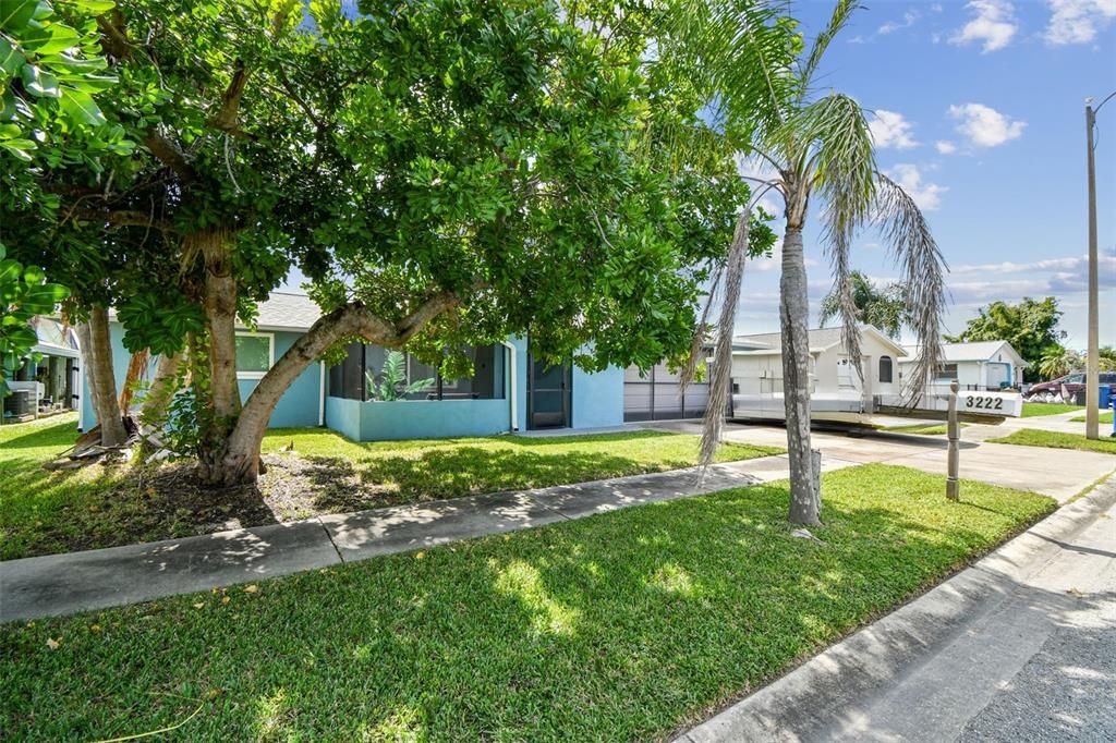 For Sale: $375,000 (2 beds, 2 baths, 1126 Square Feet)