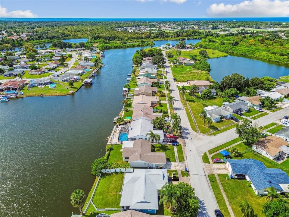 For Sale: $375,000 (2 beds, 2 baths, 1126 Square Feet)