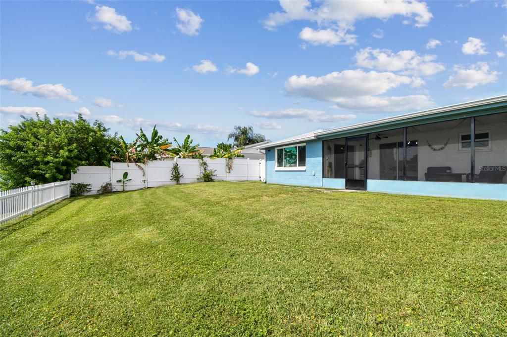 For Sale: $375,000 (2 beds, 2 baths, 1126 Square Feet)