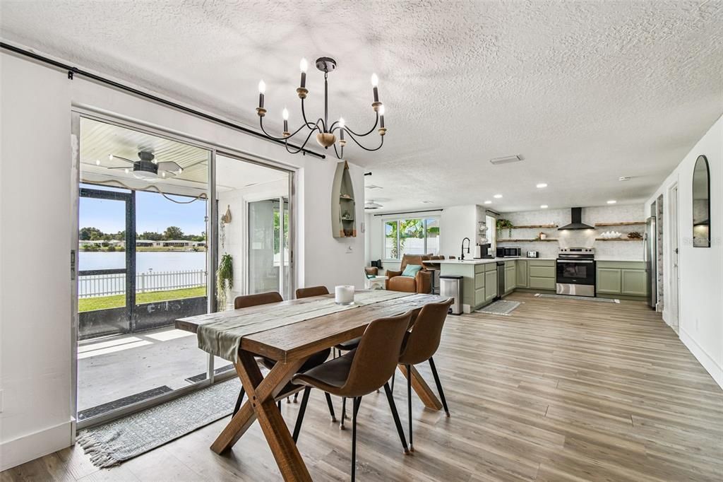 For Sale: $375,000 (2 beds, 2 baths, 1126 Square Feet)