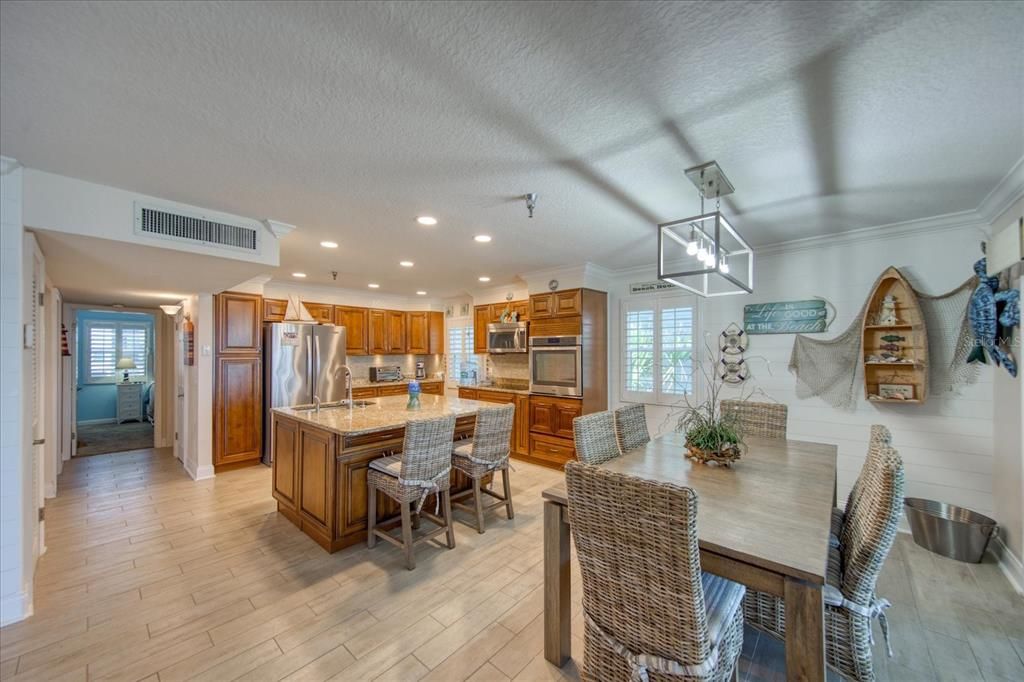 合同活跃: $999,000 (2 贝兹, 2 浴室, 1186 平方英尺)