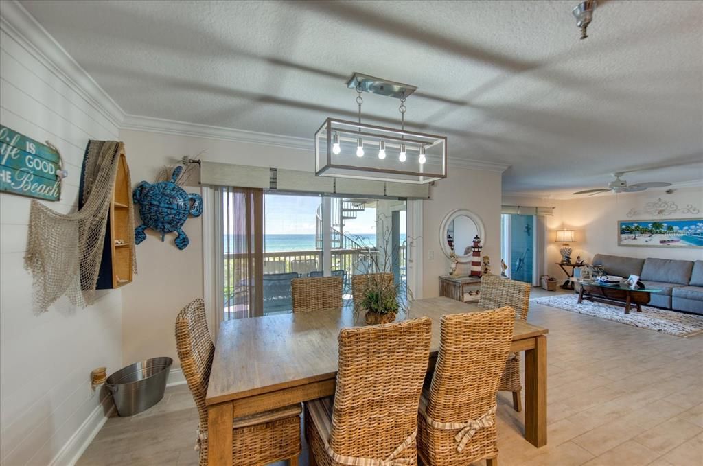 合同活跃: $999,000 (2 贝兹, 2 浴室, 1186 平方英尺)