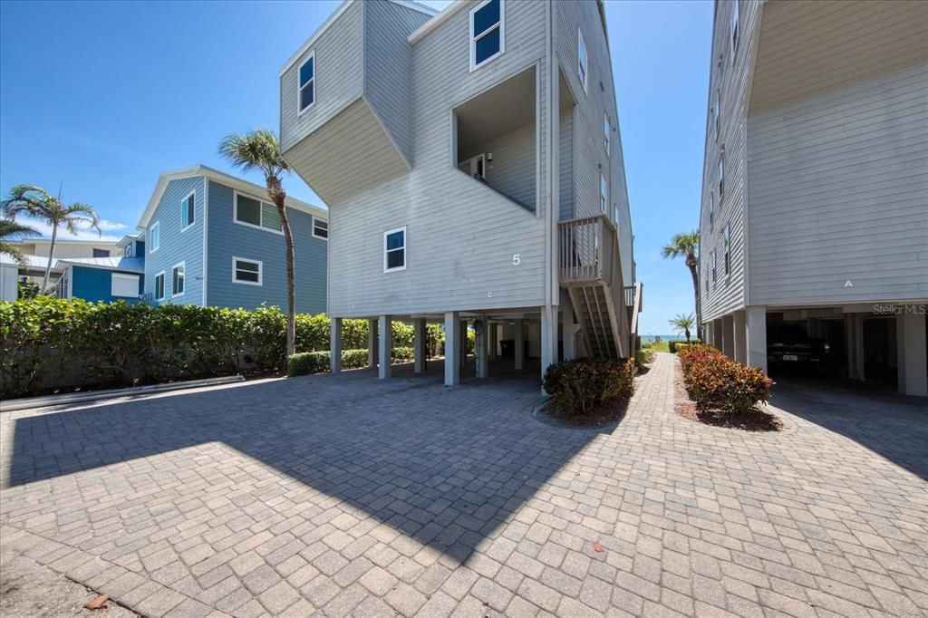 合同活跃: $999,000 (2 贝兹, 2 浴室, 1186 平方英尺)