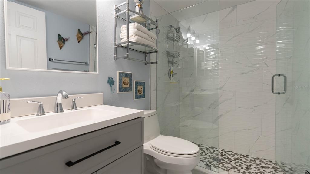 合同活跃: $999,000 (2 贝兹, 2 浴室, 1186 平方英尺)