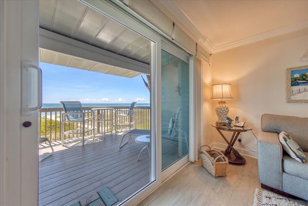 合同活跃: $999,000 (2 贝兹, 2 浴室, 1186 平方英尺)