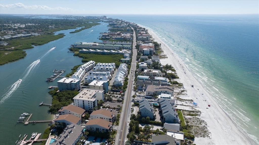 合同活跃: $999,000 (2 贝兹, 2 浴室, 1186 平方英尺)