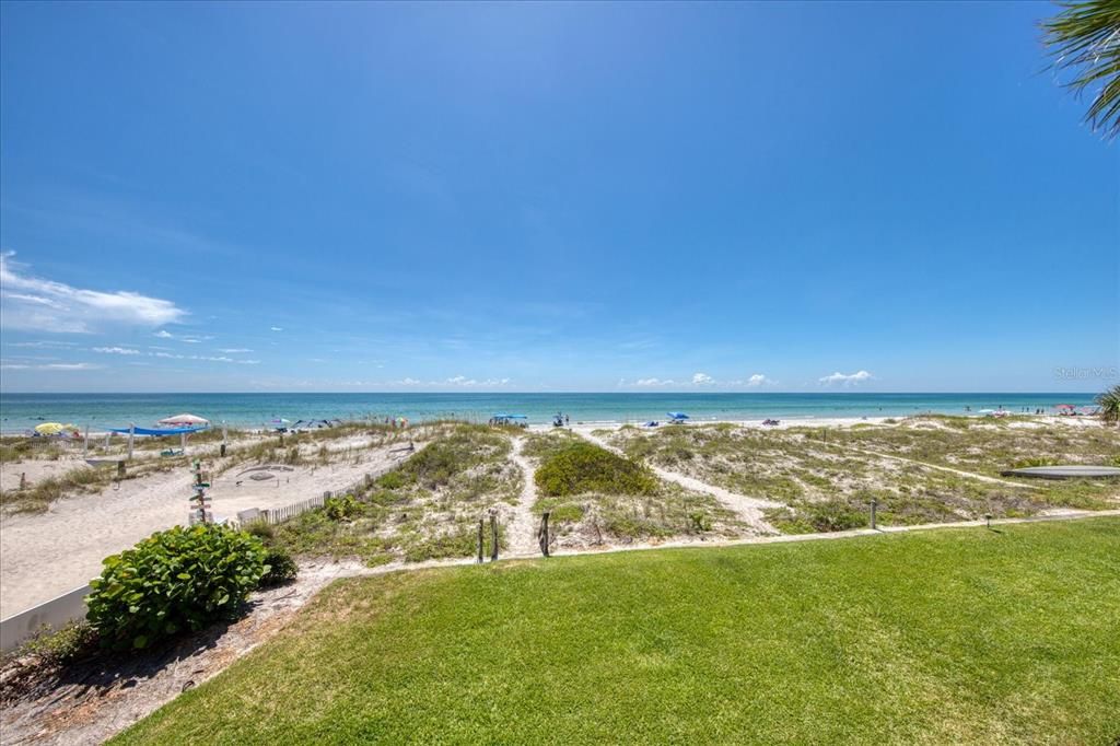 合同活跃: $999,000 (2 贝兹, 2 浴室, 1186 平方英尺)