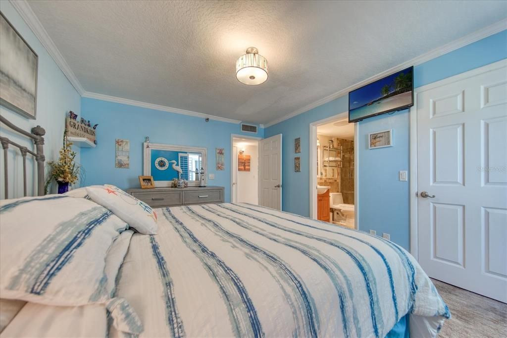 合同活跃: $999,000 (2 贝兹, 2 浴室, 1186 平方英尺)