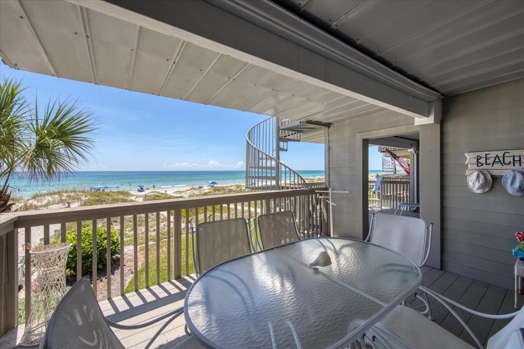 合同活跃: $999,000 (2 贝兹, 2 浴室, 1186 平方英尺)