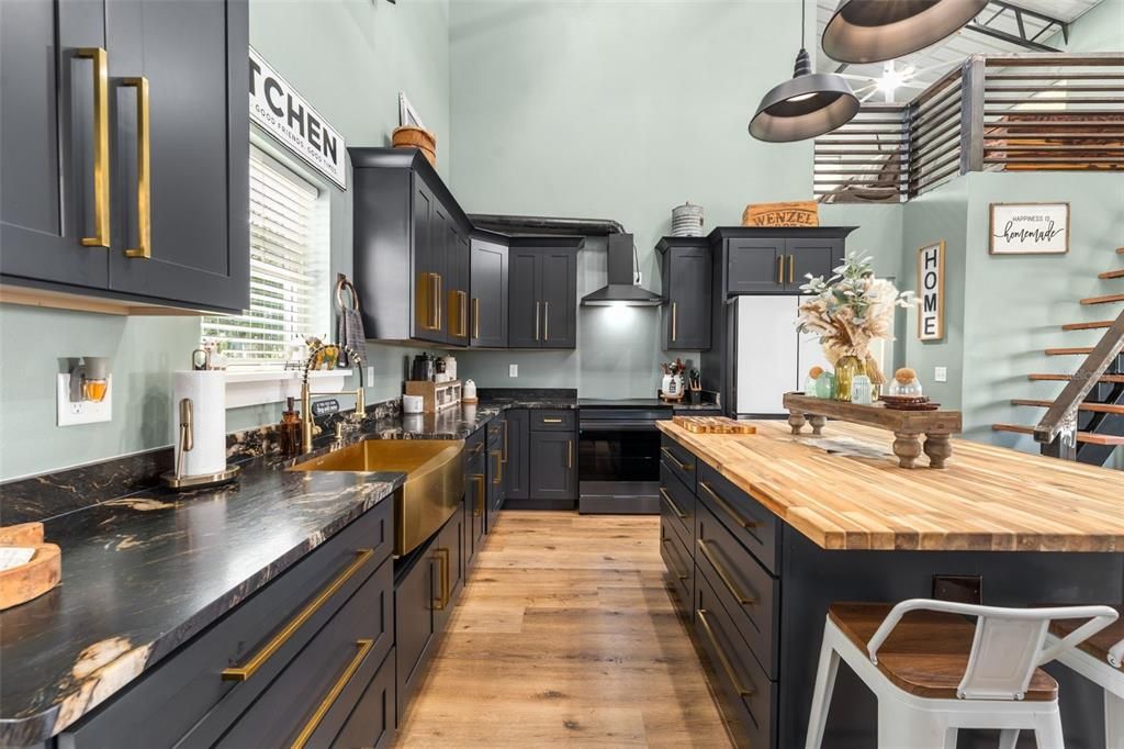 For Sale: $1,095,000 (3 beds, 2 baths, 2200 Square Feet)