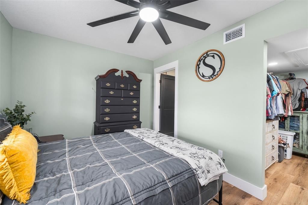 For Sale: $1,095,000 (3 beds, 2 baths, 2200 Square Feet)