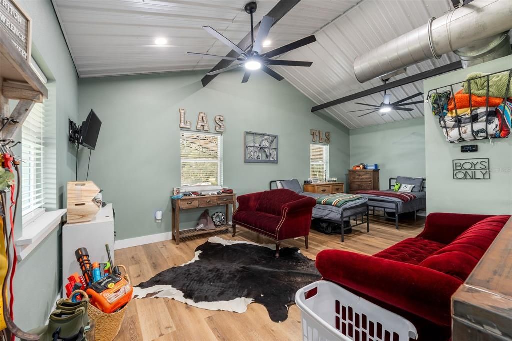 For Sale: $1,095,000 (3 beds, 2 baths, 2200 Square Feet)