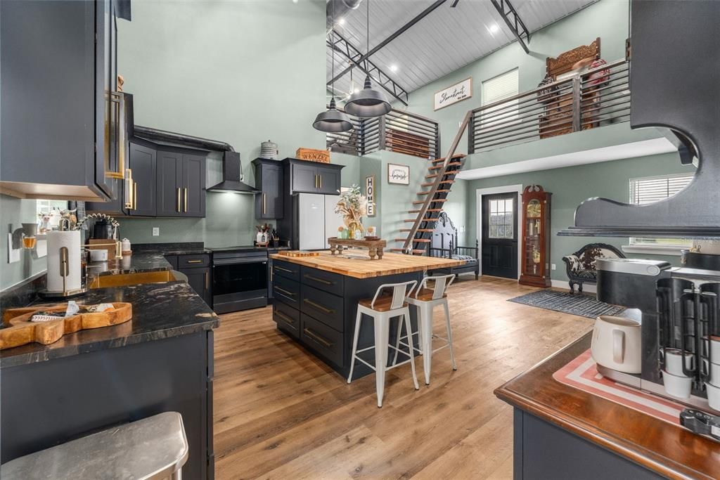 For Sale: $1,095,000 (3 beds, 2 baths, 2200 Square Feet)