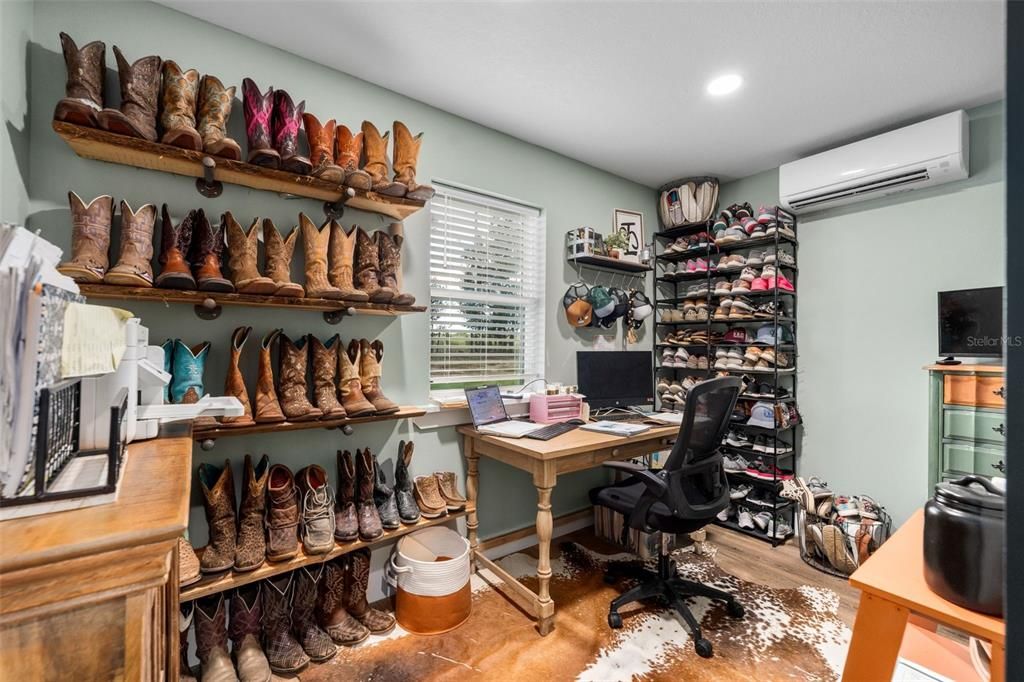 For Sale: $1,095,000 (3 beds, 2 baths, 2200 Square Feet)