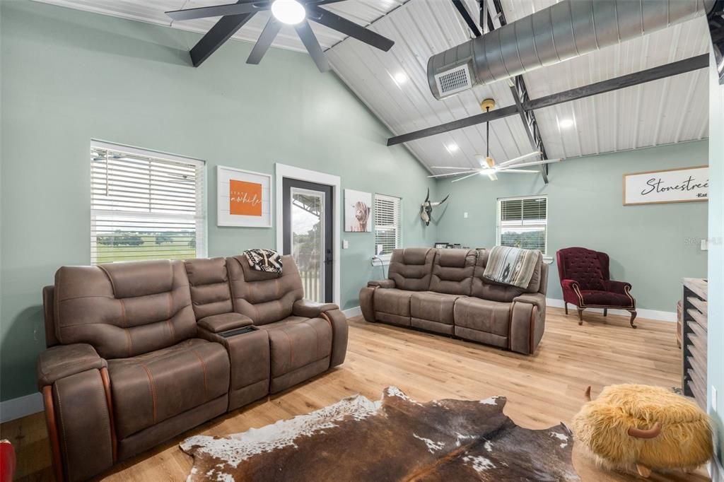 For Sale: $1,095,000 (3 beds, 2 baths, 2200 Square Feet)