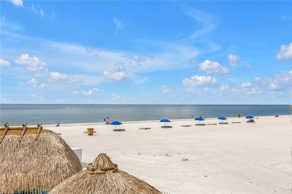 For Sale: $599,000 (1 beds, 1 baths, 865 Square Feet)