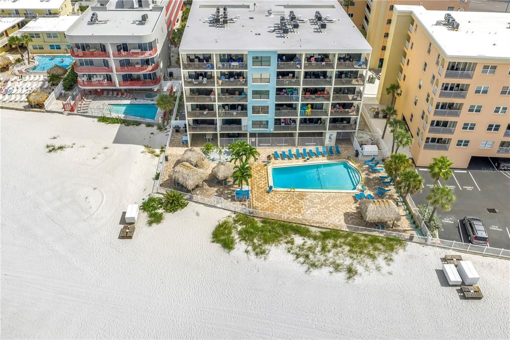 For Sale: $599,000 (1 beds, 1 baths, 865 Square Feet)