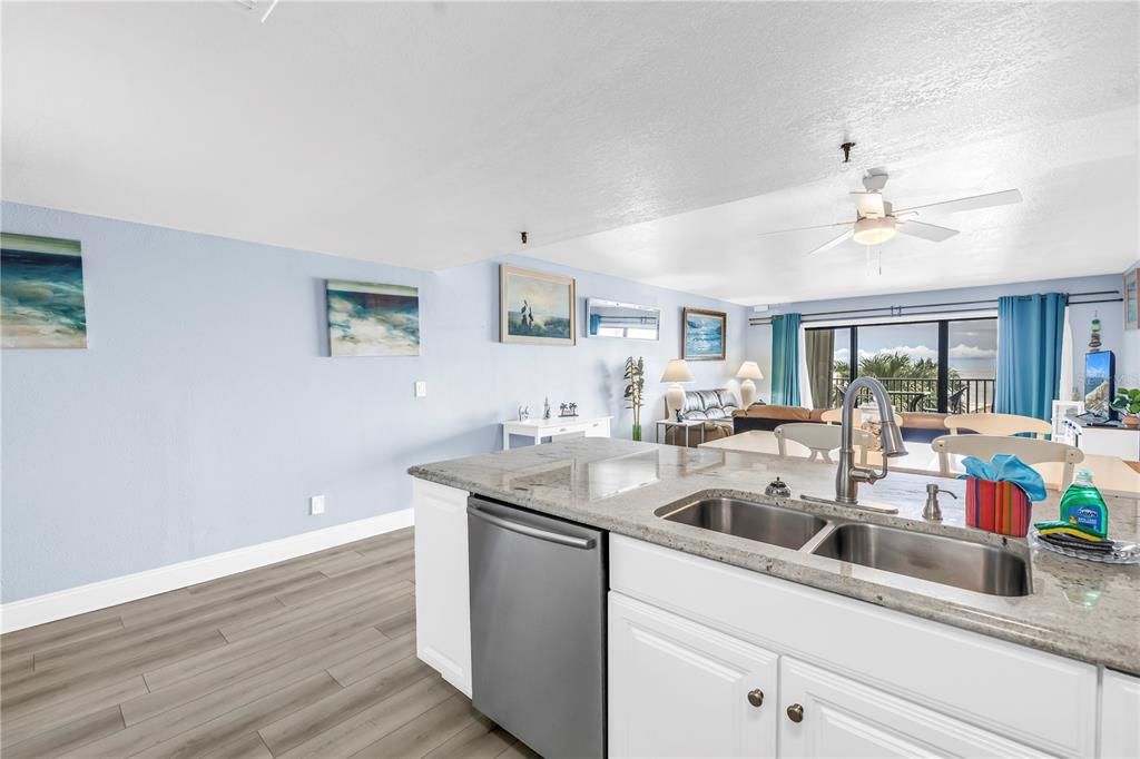 For Sale: $599,000 (1 beds, 1 baths, 865 Square Feet)