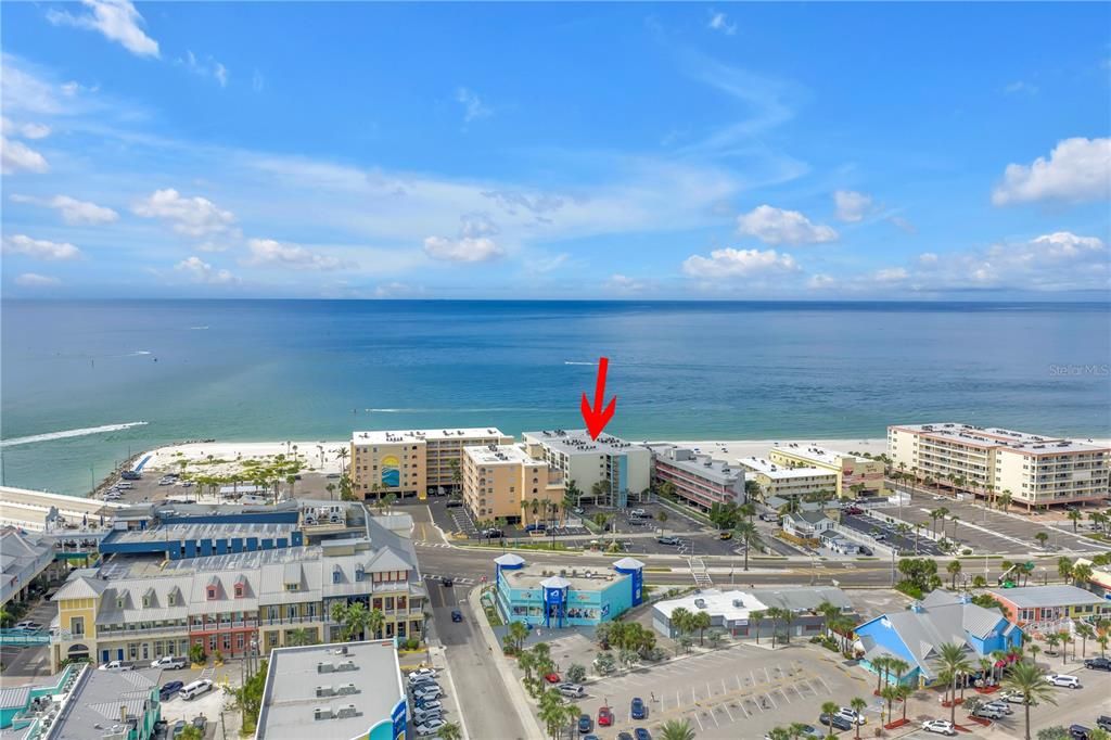 For Sale: $599,000 (1 beds, 1 baths, 865 Square Feet)