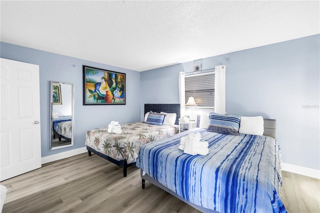 For Sale: $599,000 (1 beds, 1 baths, 865 Square Feet)