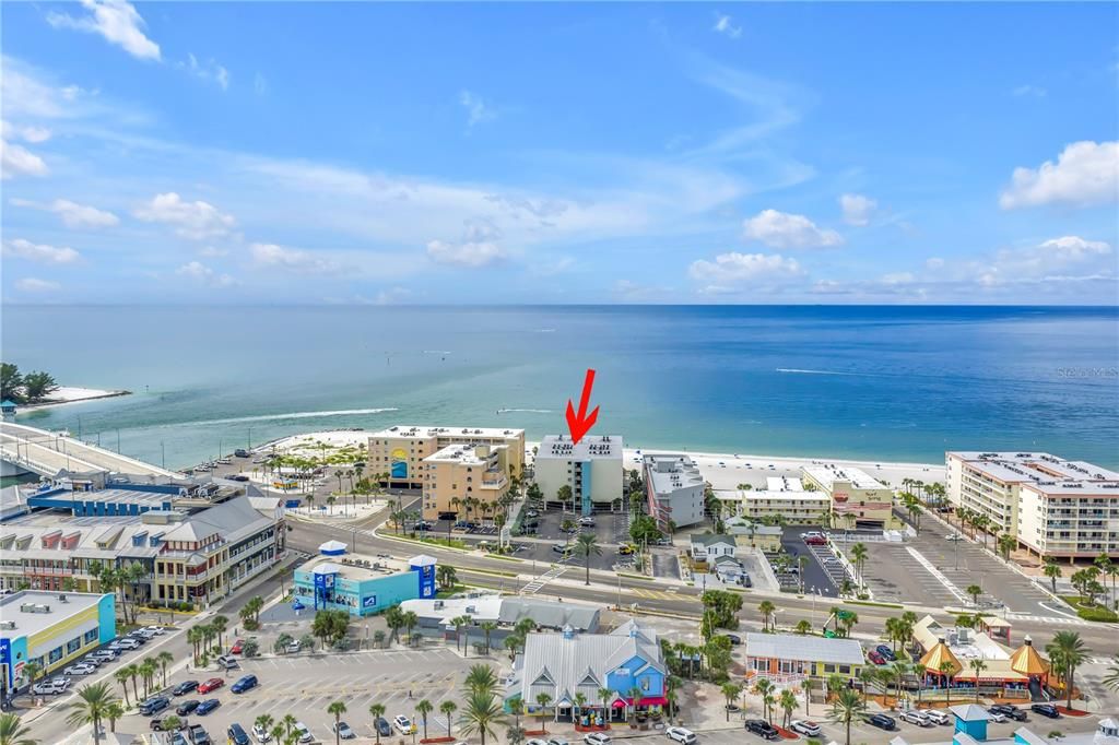 For Sale: $599,000 (1 beds, 1 baths, 865 Square Feet)