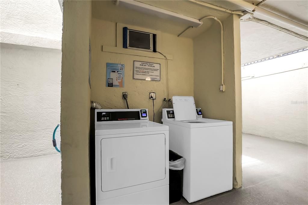 For Sale: $599,000 (1 beds, 1 baths, 865 Square Feet)